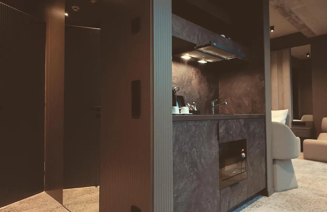 Bellman Hotel-1